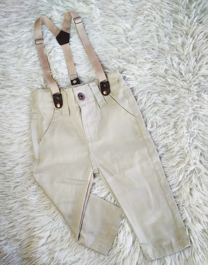 Calça infantil com suspensório